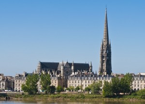 Panorama sur Bordeaux, la Garonne et la basilique Saint Michel